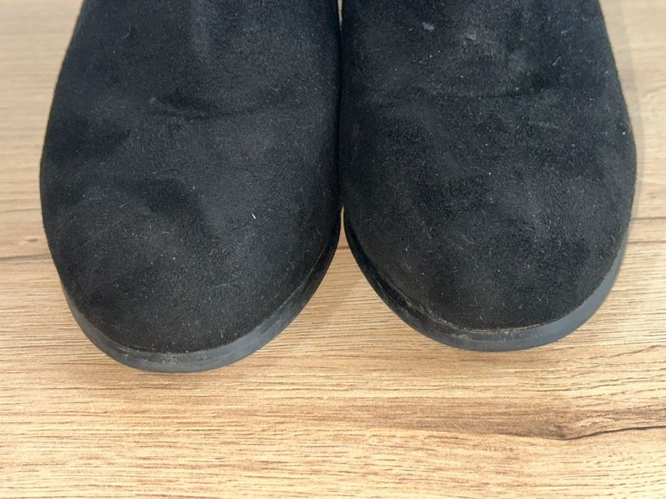 Botki zamszowe na obcasie 39