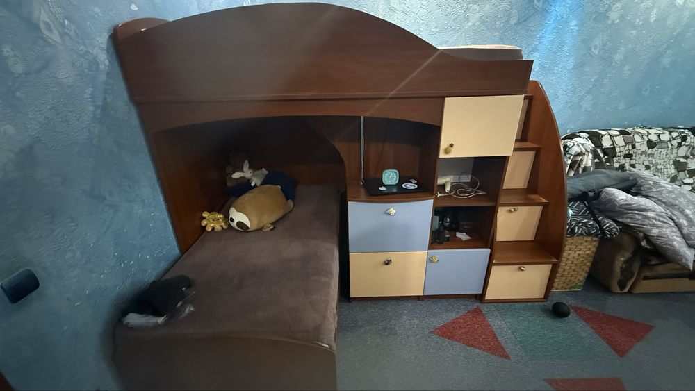 двухярусная кровать