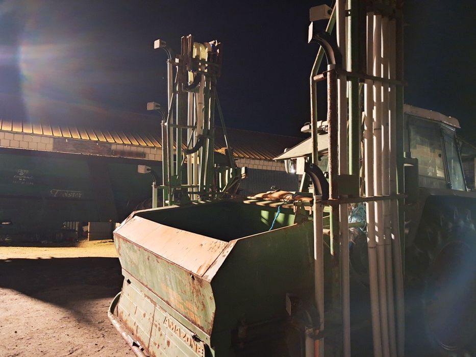 Rozsiewacz Amazone jet pneumatyczny 15m