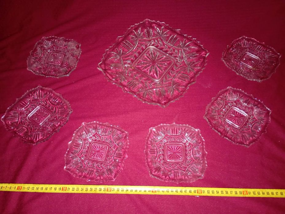 Кришталеві блюдичка.