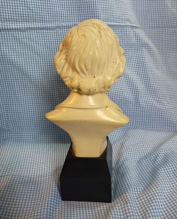 Busto Marfinite Almeida Garret