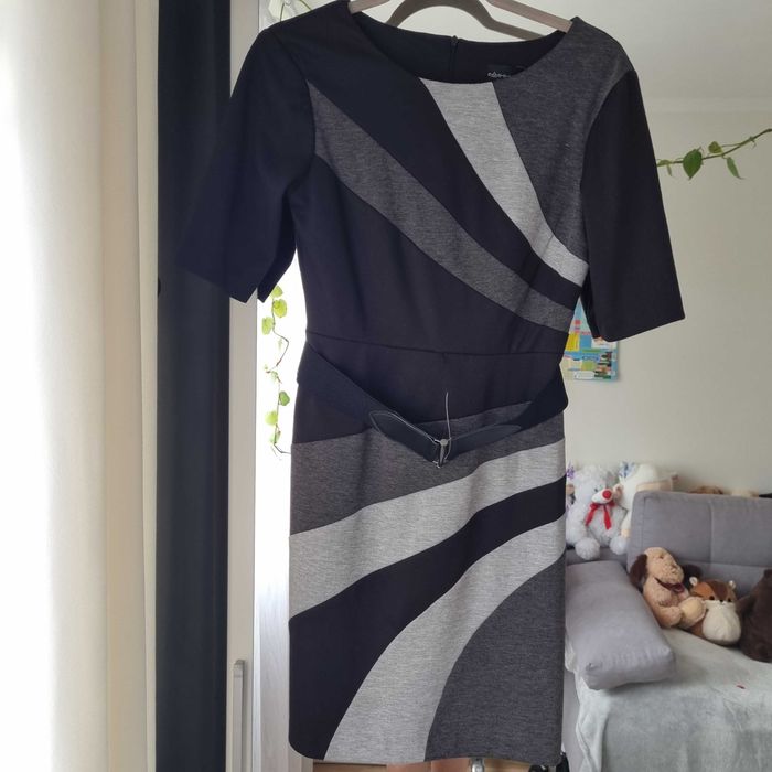 Damska elegancka biurowa sukienka Connected Apparel rozmiar S-małe M