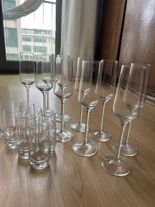 Copos altos de champanhe e licor (10) e shot (7)