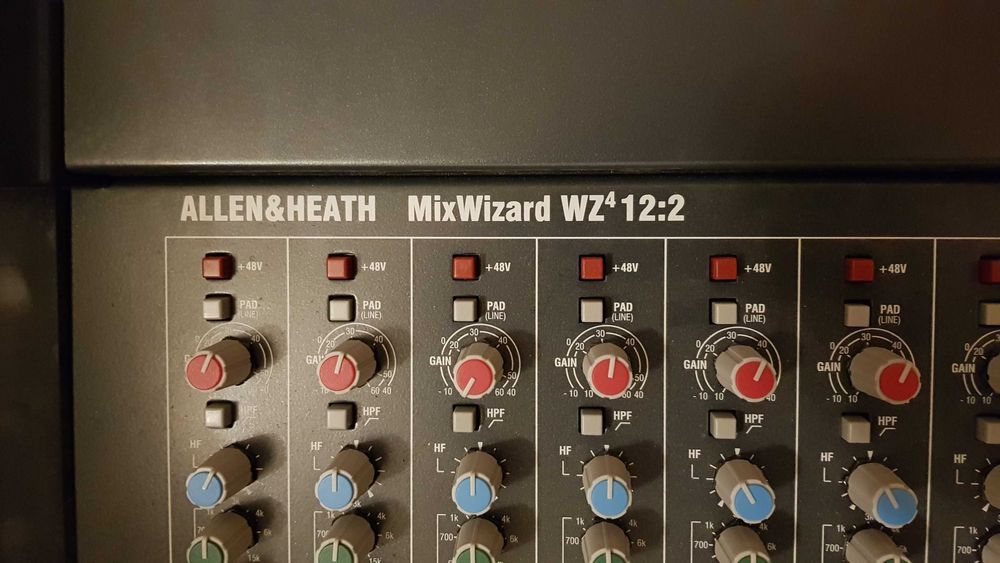 Mesa de mistura Allen & Heath, MixWizard WZ4 12:2 + case da Santosom