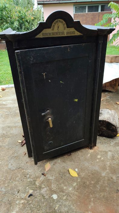 Сейф.  Старовинний