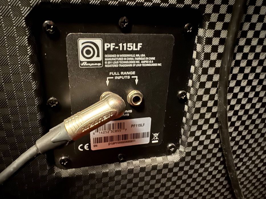 Amplificador e colunas para baixo - Ampeg