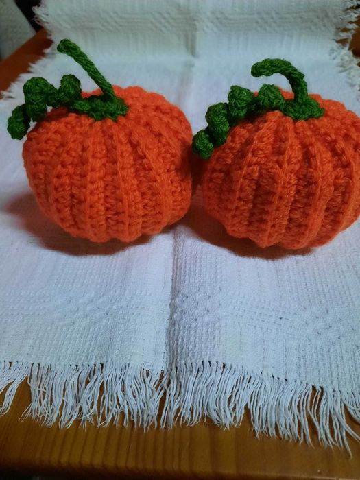 Abóboras de crochet para decoração de halloween