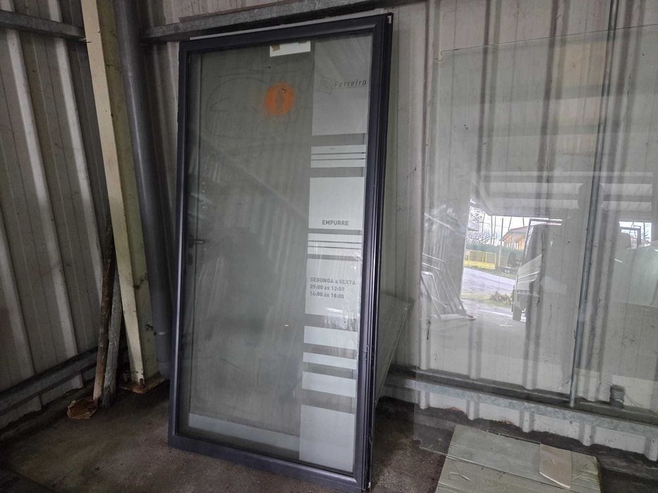 Várias Portas Vidro/Metal