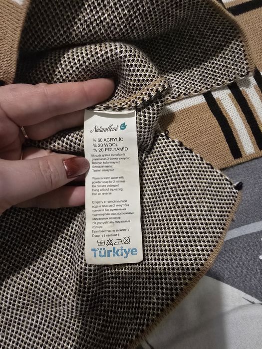 Р.52-54. Жіночий светр кольору кава з молоком з білими, чорними смугам