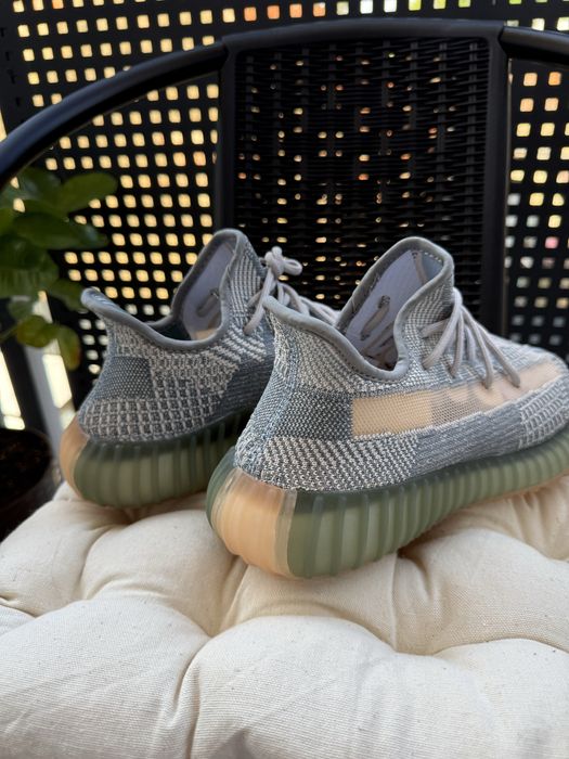Чоловічі кросівки adidas Yeezy Boost 350 V2 нові