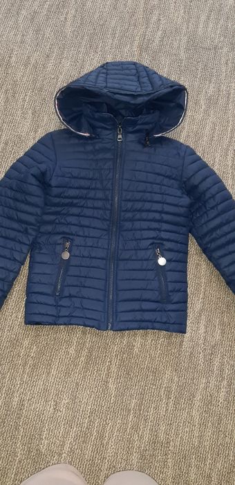 Продам курточку для хлопчика весна-осінь в дуже гарному стані на 6-7 р