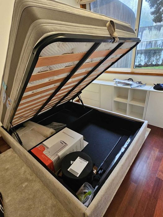 Conjunto sommier, colchao e 2 almofadas como novos