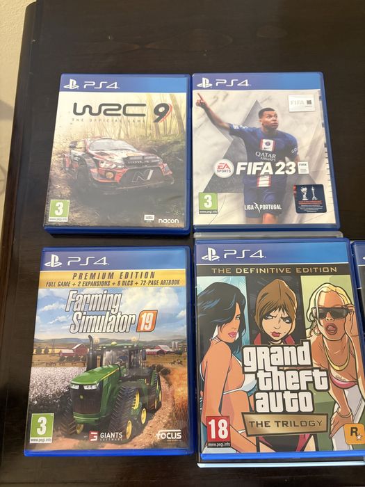 CONSOLA PS4 com 4 jogos incluidos