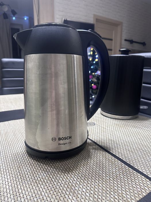 Електричний чайник з відкидною кришкою