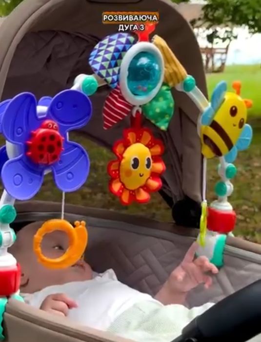 Розвиваюча дуга з підвісними іграшками