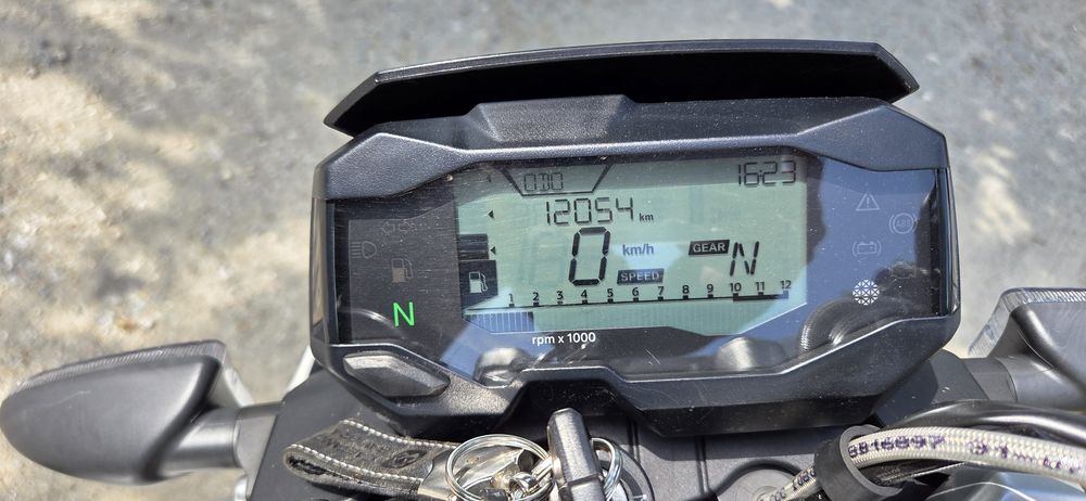 BMW G310R mota 14320 kms