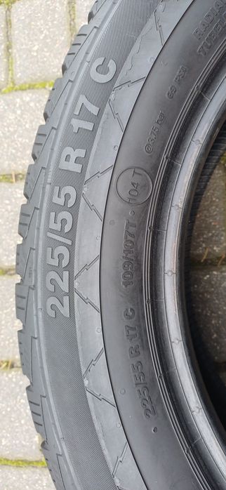 225/55R17C 109/107T CONTINENTAL , dwie używane opony zimowe wzmacniane.