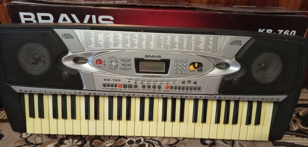 Синтезатор Bravis KB-760