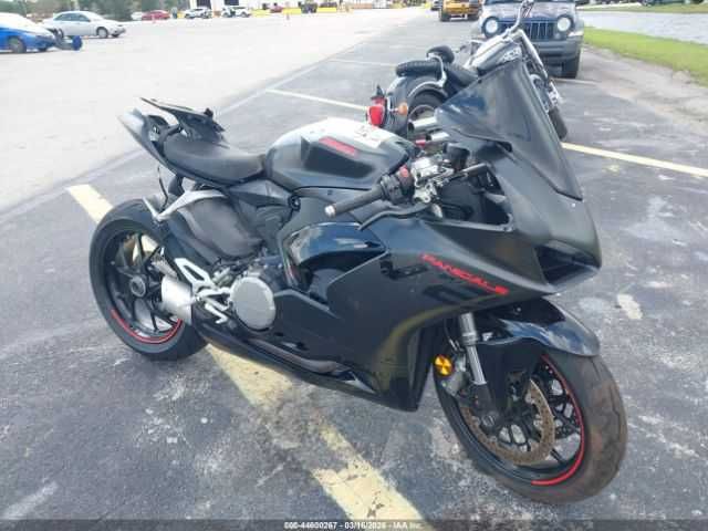 Ducati Panigale V2 2025