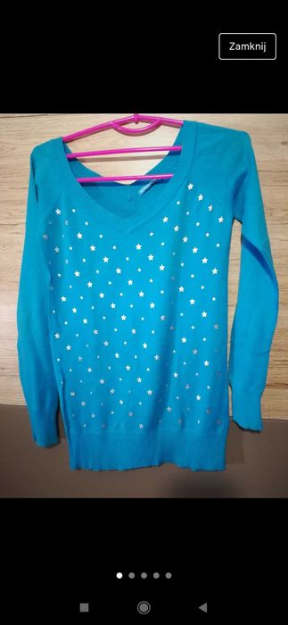Niebieski sweter w gwiazdki