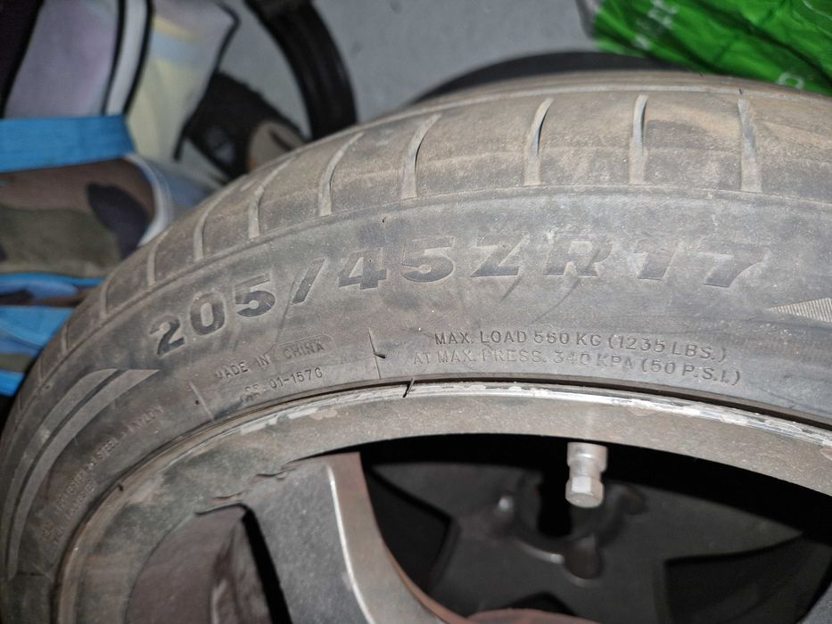 4 Jantes MOMO R17 4×100  C/ PNEUS