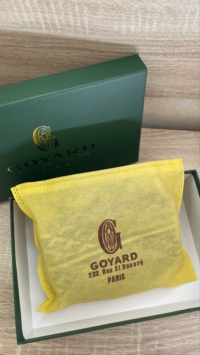 Necessaire de viagem com monograma em preto e cinzento