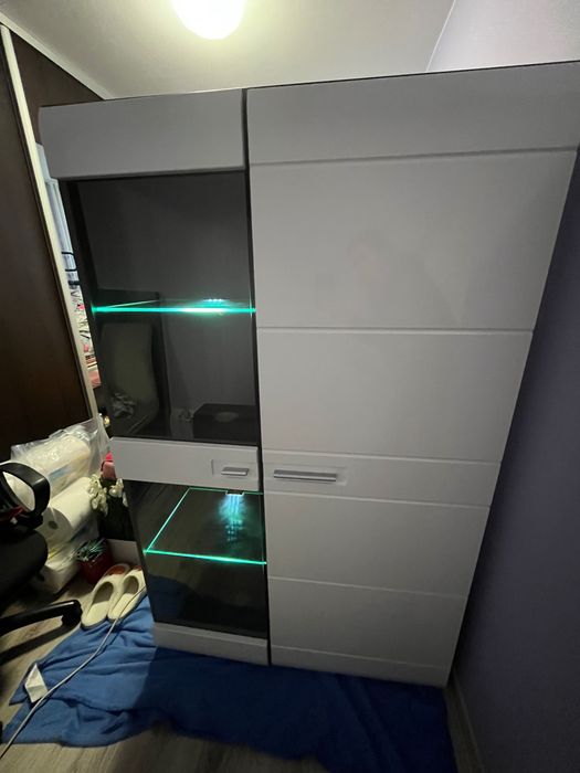 Szafka witryna podświetlana