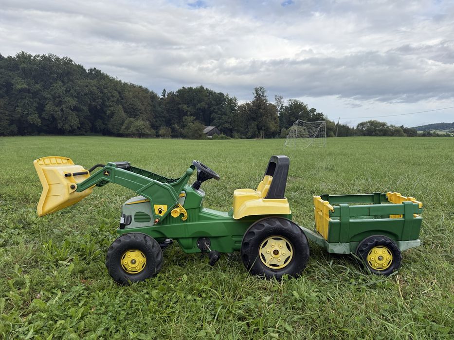 Sprzedam traktorek dzieciecy na pedaly John Deere