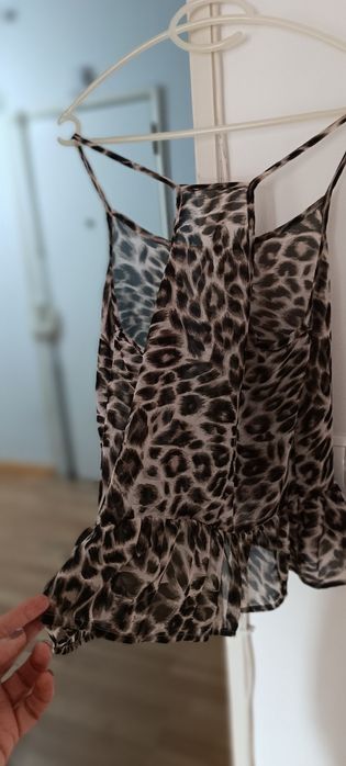 Top tecido transparente tamanho S. Usado. Estampado.