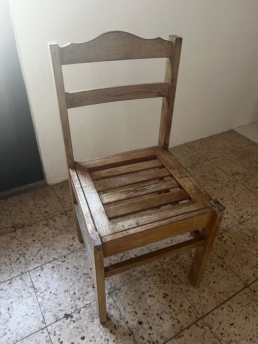 4 Cadeiras de madeira