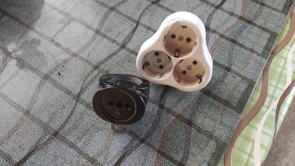 Тройник в розетку