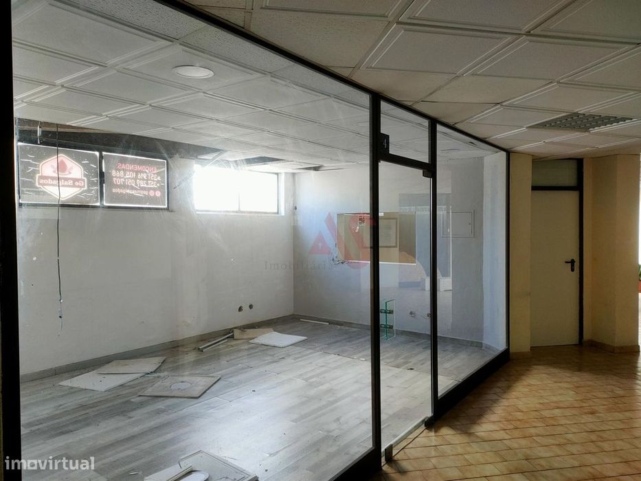 Loja de 24,40 m² no Edifício Varandas do Mar em Albufeira