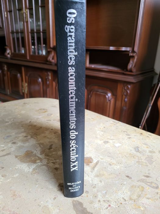 Livro os grandes acontecimentos do Século XX