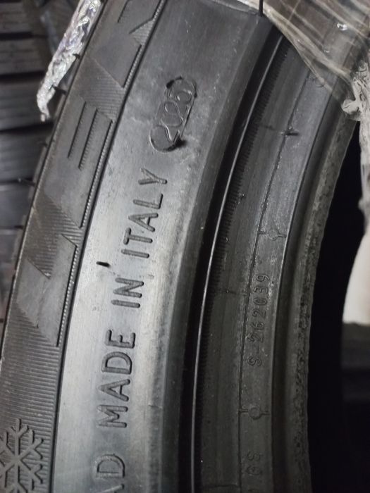Зима 225/45/17. Резина новая r17. Шини комплект. Зима 9 мм. Італія