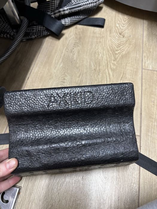 Fotelik samochodowy tyłem AXID minikie 2.0 + akcesroia