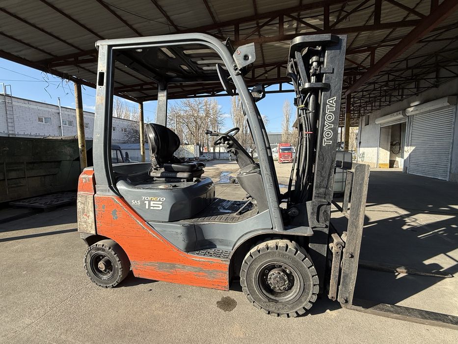 Погрузчик Toyota 1,5т дизель (вылет стрелы 4,5м)