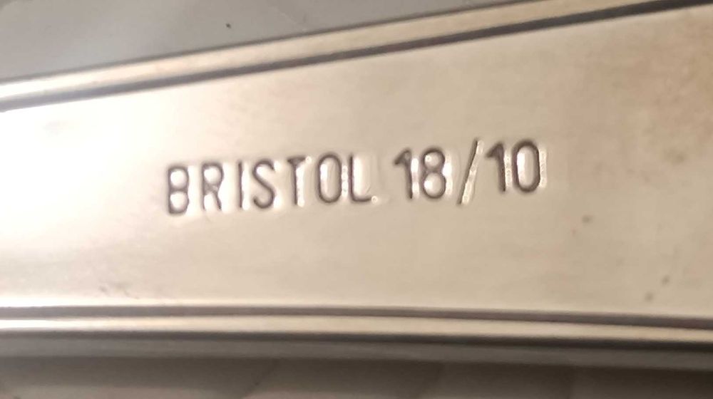 Faqueiro Bristol 18/10 de inox c/ friso em ouro (c/ 113 peças)