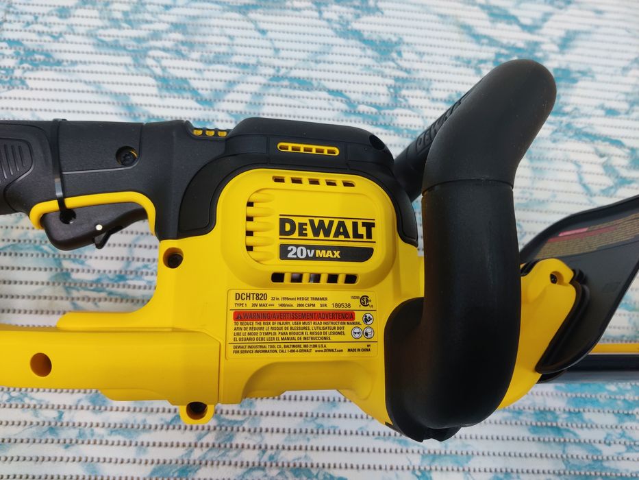 Кущеріз DeWalt DCHT 820.Садовий трімер.22 дюйма. Кусторез.