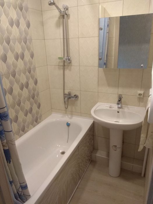 Здаю в оренду двокімнатну квартиру  в 5хв пішки від метро.