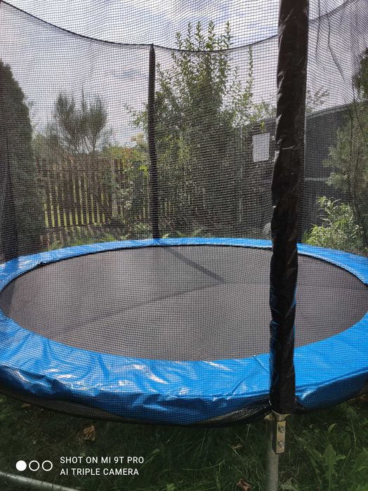 Trampolina ogrodowa z siatką zabezpieczającą średnica 240cm