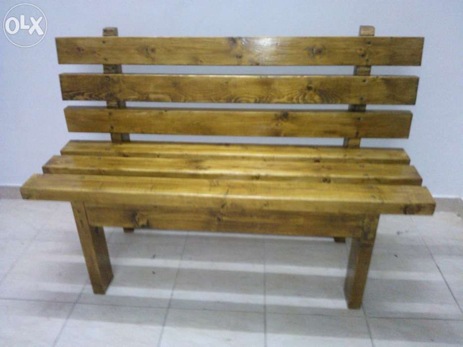 Banco de jardim rústico e muito robusto