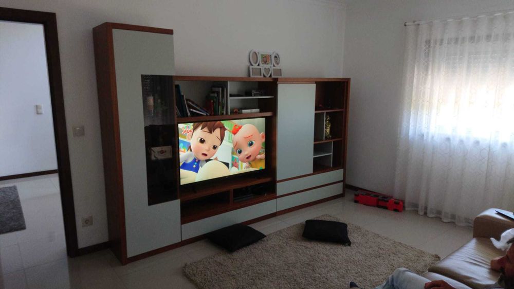 Movel de sala e mesa de centro