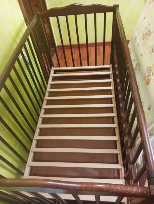 Продам дитяче  ліжечко маятник з матрацом +мобіль до ліжечка в подарунок