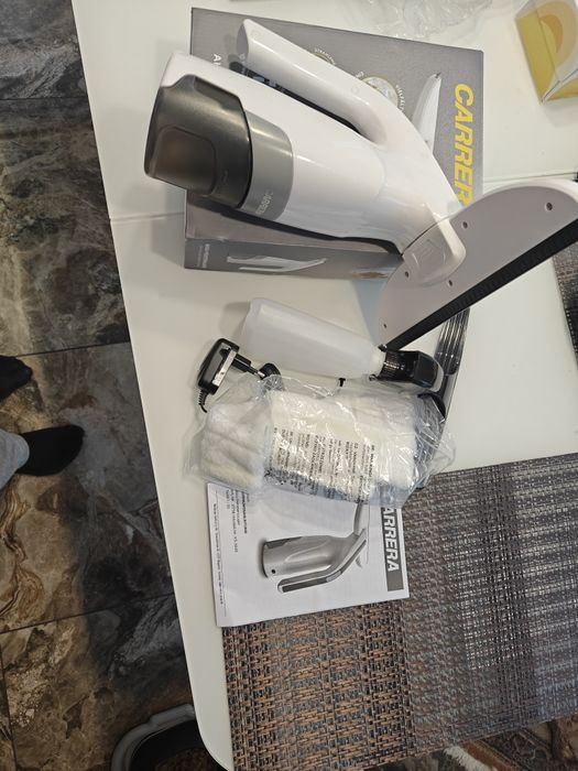 Акумуляторний віконний пилосос Carrera