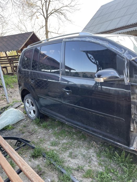 Кузовні деталі четверть криша двері Volkswagen Touran