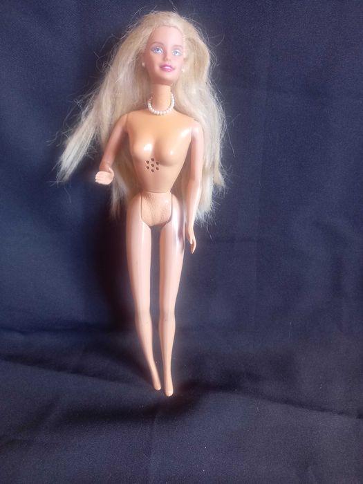 Barbie anos 90 a funcionar.