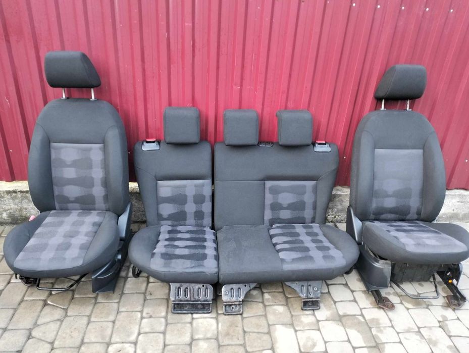 Комплект автомобільних сидінь