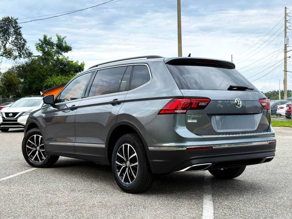 Volkswagen Tiguan      2021