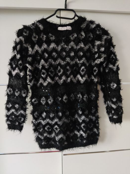 Sweterek błyszczący czarny z cekinami 122 128