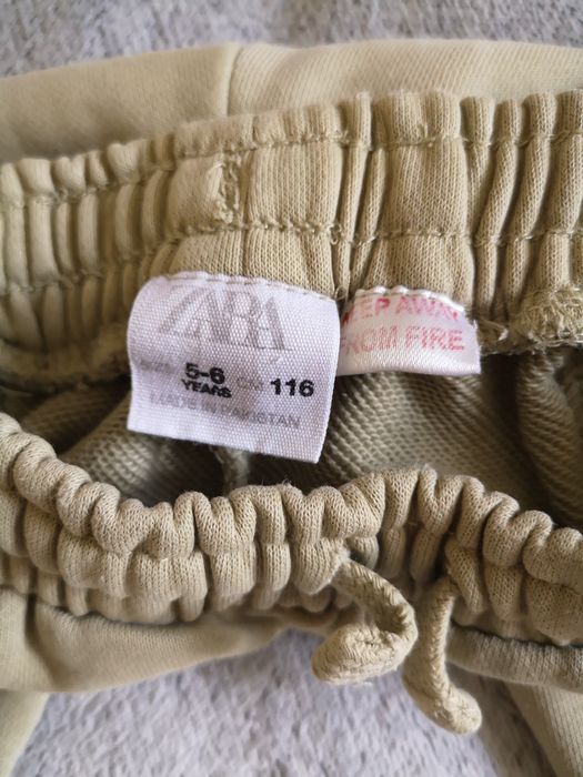 Spodenki granatowe z h&m i blado zielone z Zary.